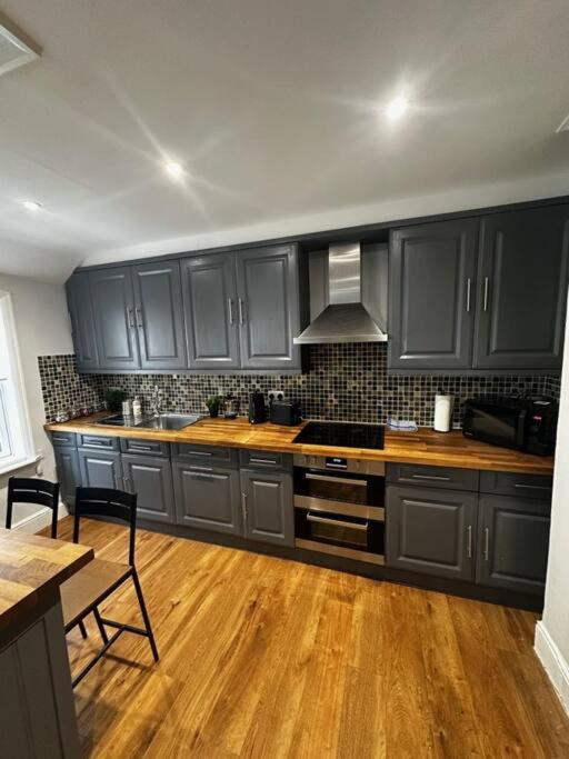 High Wycombe Centre- 2 Bed Flat Apartamento Exterior foto